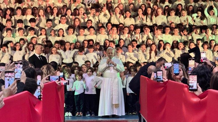 Papa Leo wa XIV yifatanyije n’ishuri rya Pontifical Paul II  mu gitaramo cya Noheli