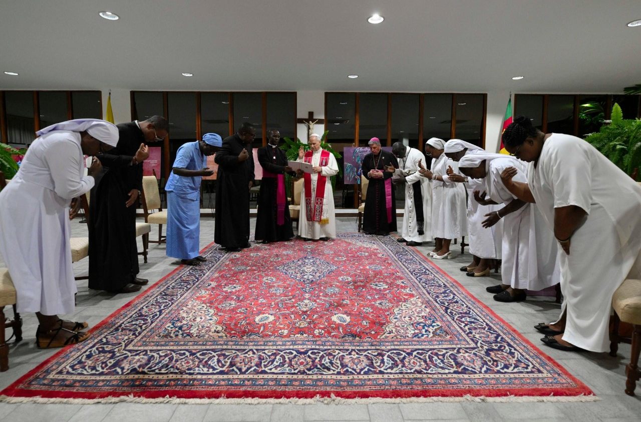 Papa Leo XIV yasabye  Abihayimana gukomeza kwitangira abababaye
