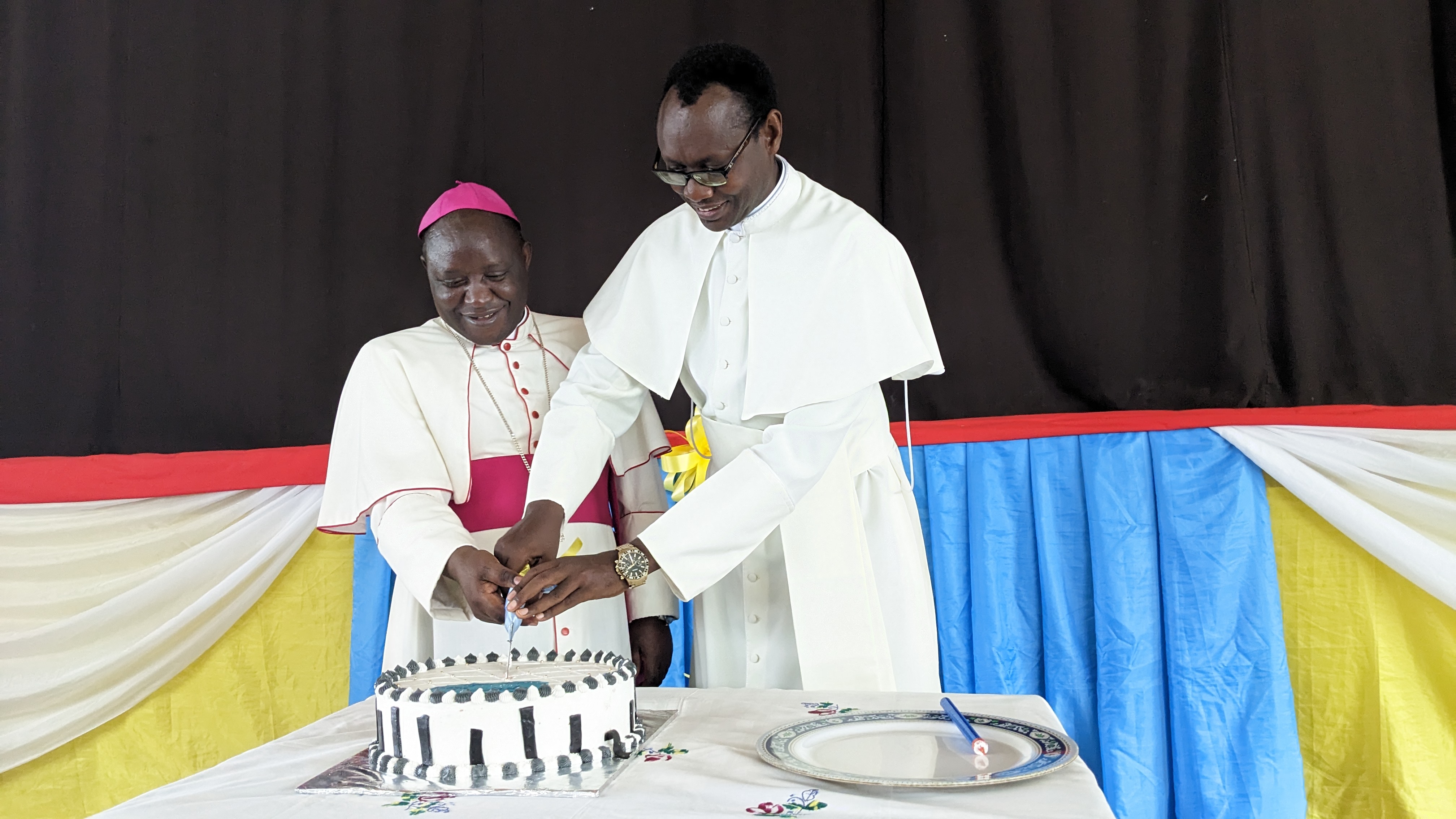 Padiri Kayisabe Vedaste yashimiwe umusanzu we mu burezi bwa Seminari Nkuru ya Kabgayi amazemo imyaka 16
