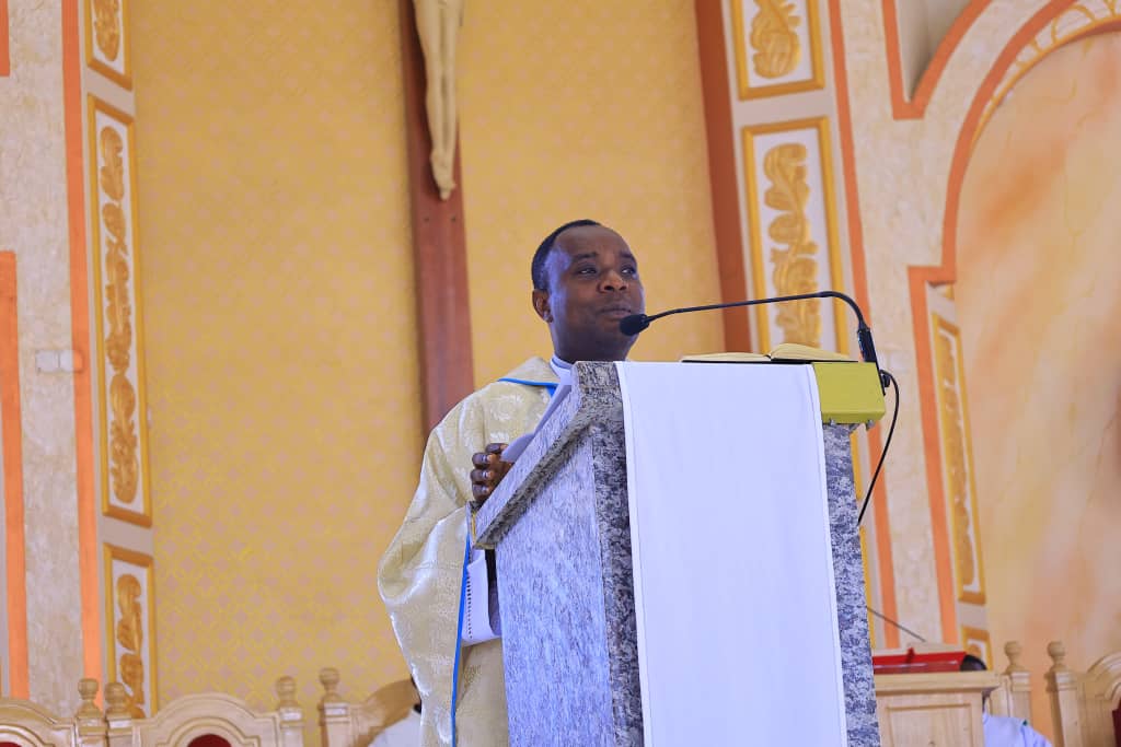 "Ubunebwe, ishyari no kwikuza zimwe muri Virus zibuza urubyiruko gutera imbere," Padiri Alexis Ndagijimana