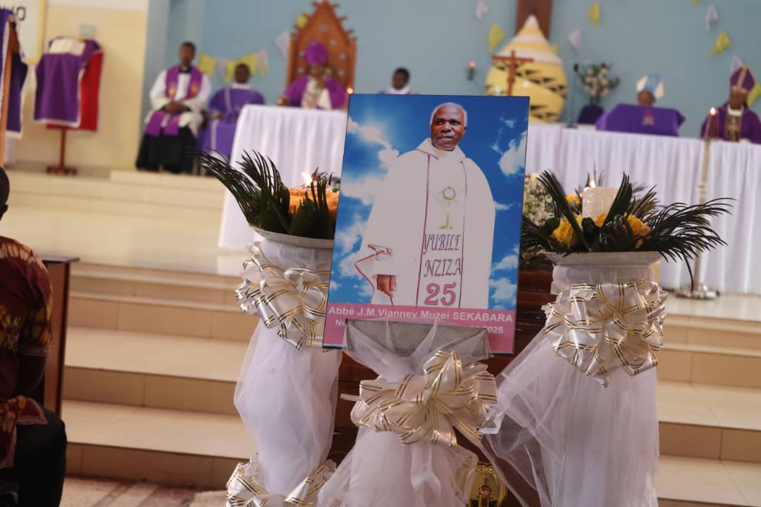 Padiri Jean Marie Vianney Muzeyi SEKABARA wa Diyosezi ya Nyundo asize umurage mwiza “Kubaho ni ukubana.“