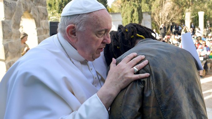 Impunzi zagaragarije Papa Fransisiko agahindakazo arazihumuriza