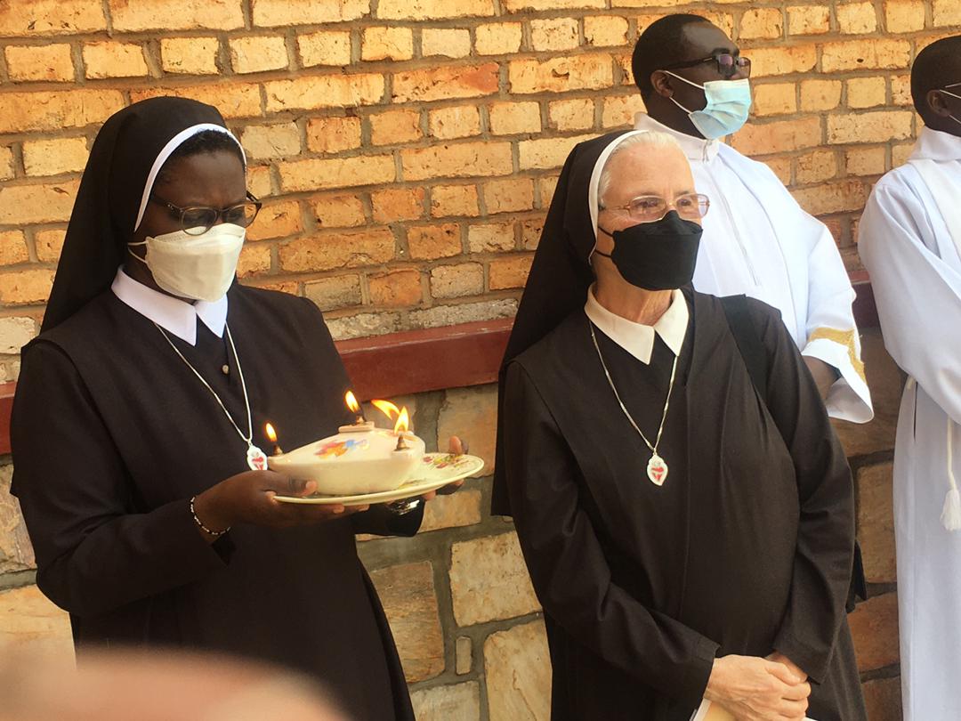 Mama Therese Uwamwiza yizihije Yubile y’Imyaka 25 amaze yiyeguriye Imana mu muryango w’Ababikira w’Abari b’Umwete w’Imana