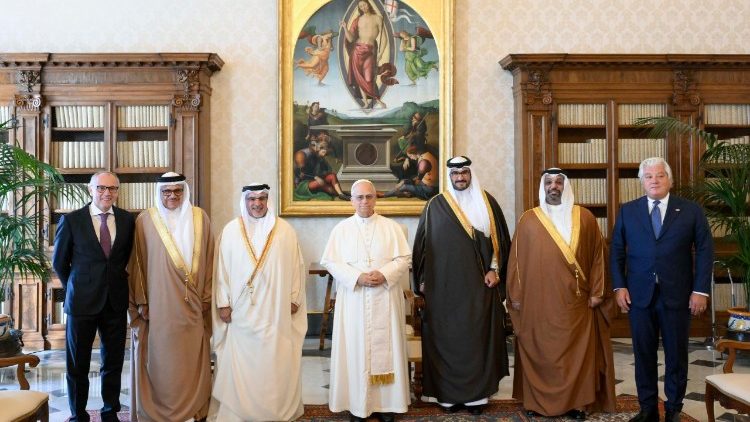 Papa Leo XIV ari kumwe n'igikomangoma cy'ubwami bwa Bahrain ifitanye umubano na Vatikani