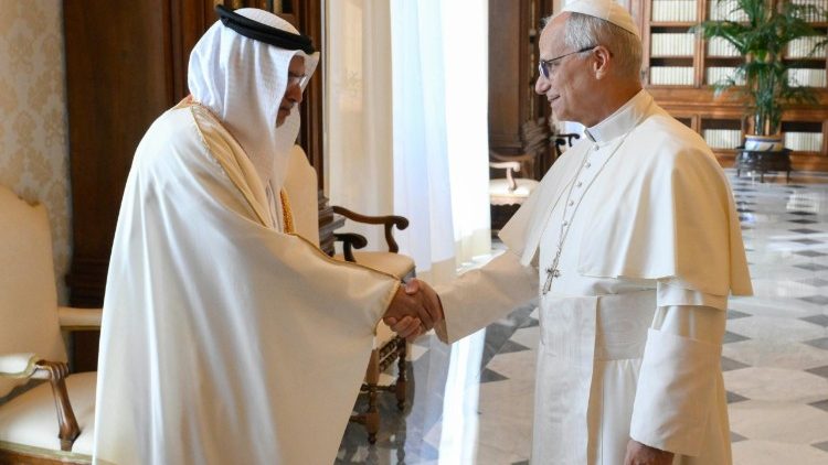 Papa Leo XIV yakiriye Igikomangoma cy’ubwami bwa Bahrain baganira ku mahoro n’ubworoherane bw’amadini.