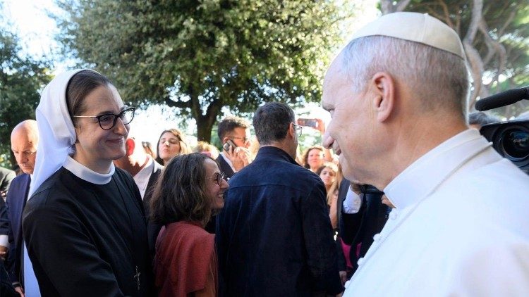Papa Leo XIV yatoreye Umubikira Nina Krapić Benedikta  kuba  Umuyobozi wungirije mushya w’Ibiro bye bishinzwe itangazamakuru .