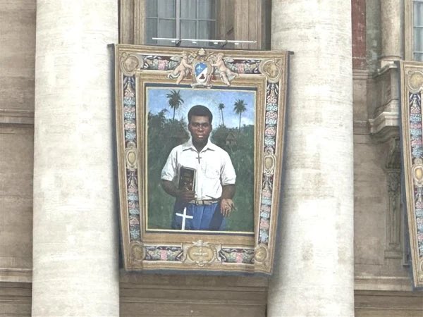 Umuhire Peter To Rot,  Umulayiki akaba n' umukateshiste wo mu gihugu cya Papua New Guinea giherukwa gusurwa na Papa Fransisiko. ni we wa mbere muri iki gihugu ubaye umutagatifu.