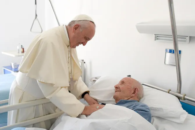 Papa Fransisiko arasaba abakristu gusabira abageze mu zabukuru