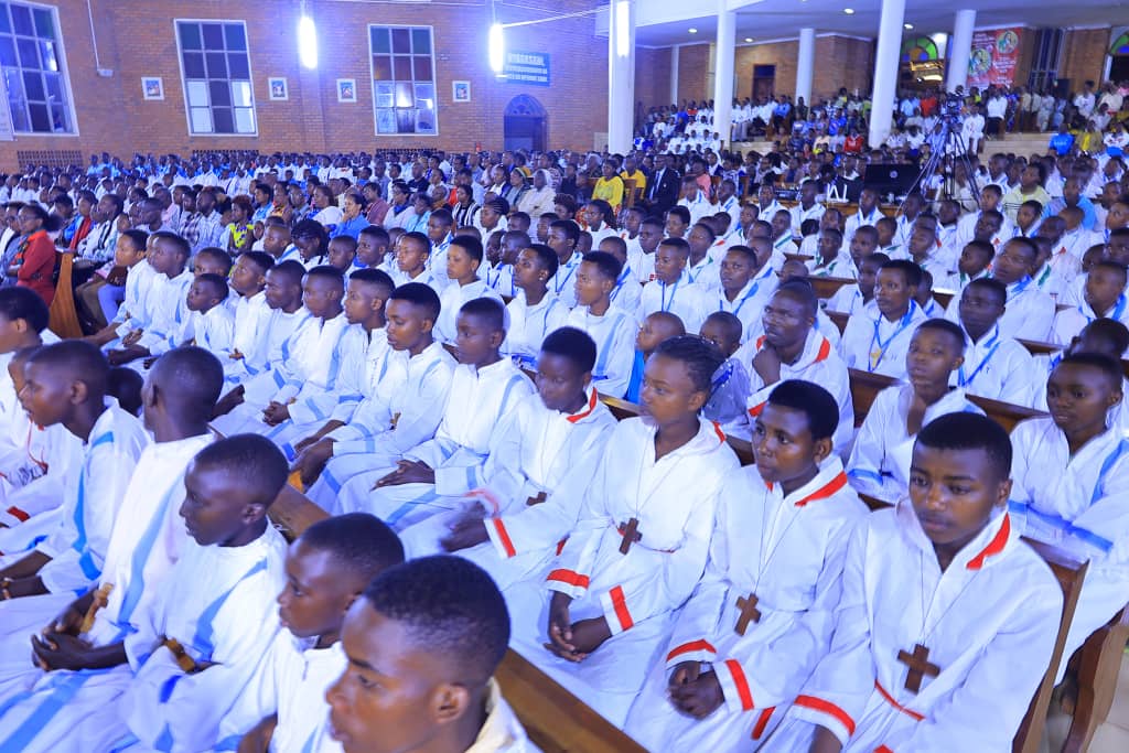 Karidinali Kambanda yatangije ihuriro rya 9 ry’umuryango w’abana b’ababaririmbyi Pueri Cantores.