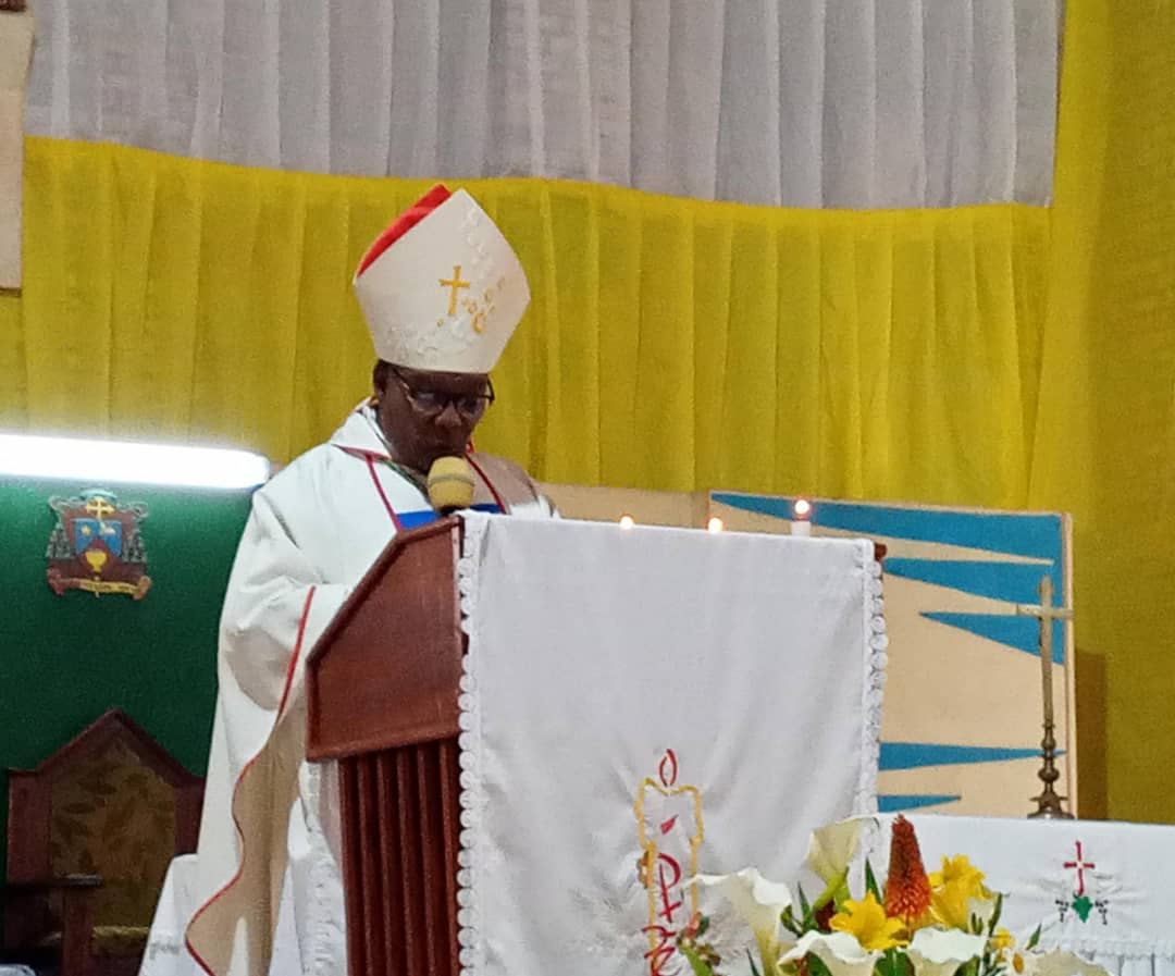 Ubuzima bw’Umusaserdoti burangwa no guhuza abantu n’Imana-Myr Rukamba