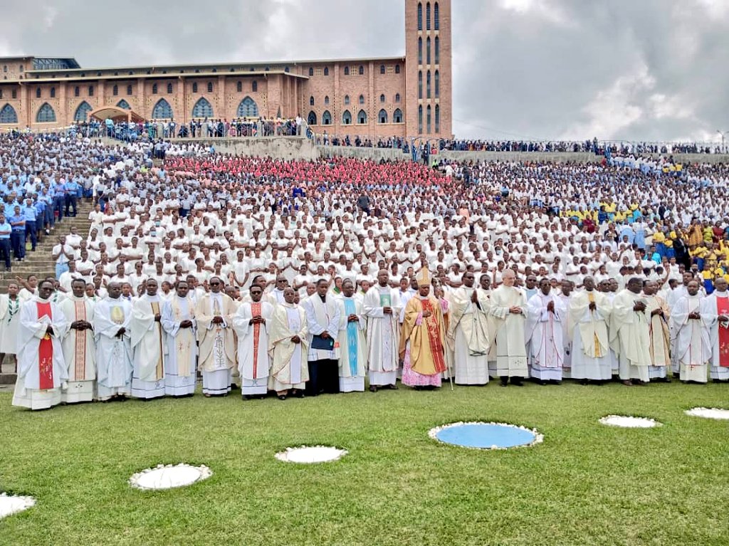 Musenyeri Visenti Harolimana yibukije Abarezi ko kurera umwana ushoboye kandi ushobotse bitangira akiri muto