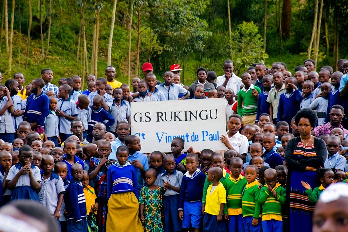 Amafaranga y’ishuri asabwa ababyeyi  muri buri cyiciro cy'uburezi agiye kuba amwe mu mashuri yose yo mu Rwanda