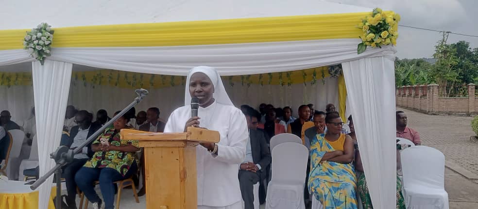 Umuyobozi w'ishuri Soeur Varelie Nyiransabimana