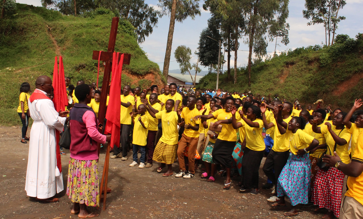 Urubyiruko rwo muri Diyosezi Ruhengeri rwerekeje i Runaba muri Forumu ku rwego rwa Diyosezi