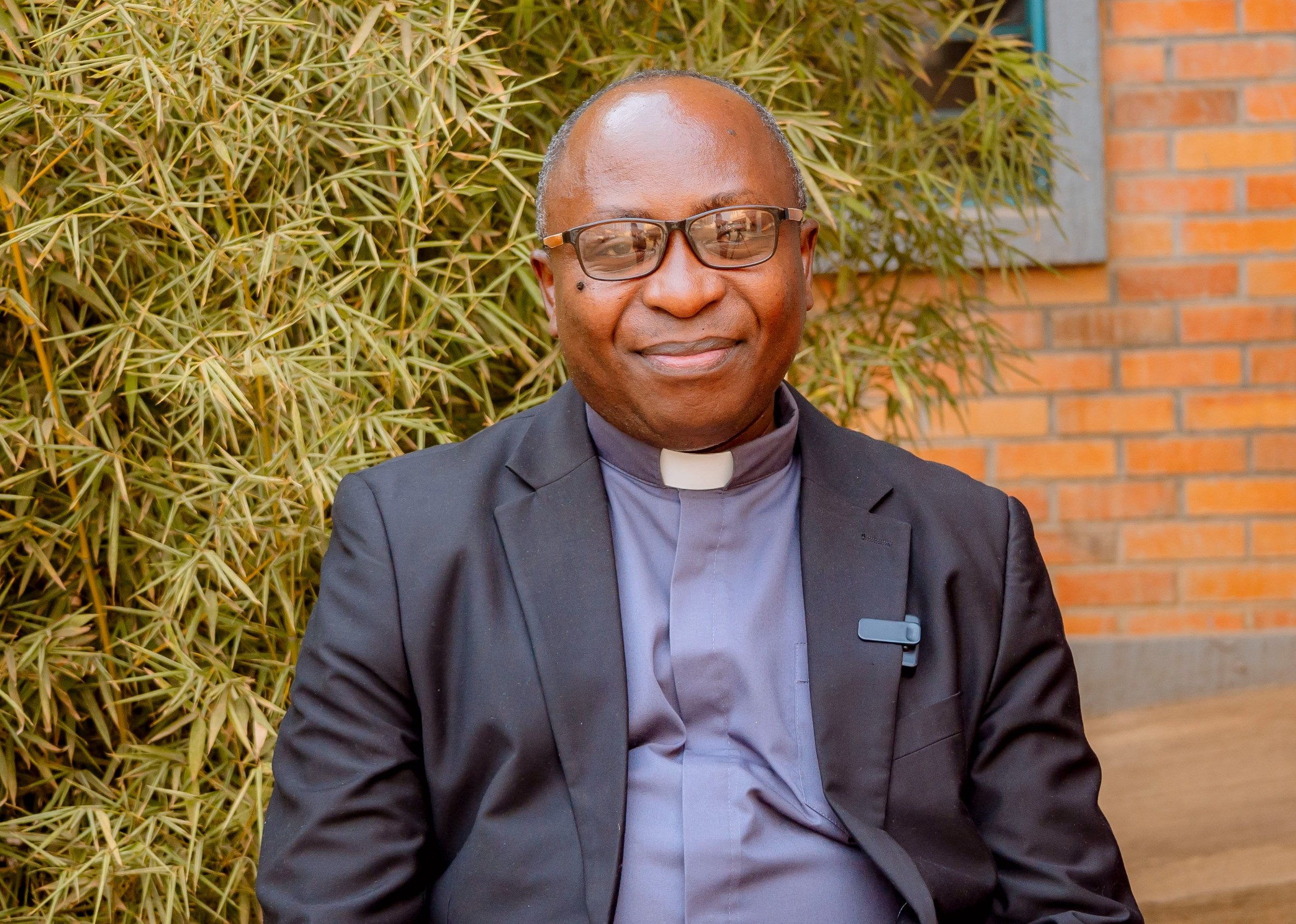 “Icyo nishimira gikomeye ni uko Komisiyo y’Ubutabera n’Amahoro itazimye,” Padiri Valens Niragire