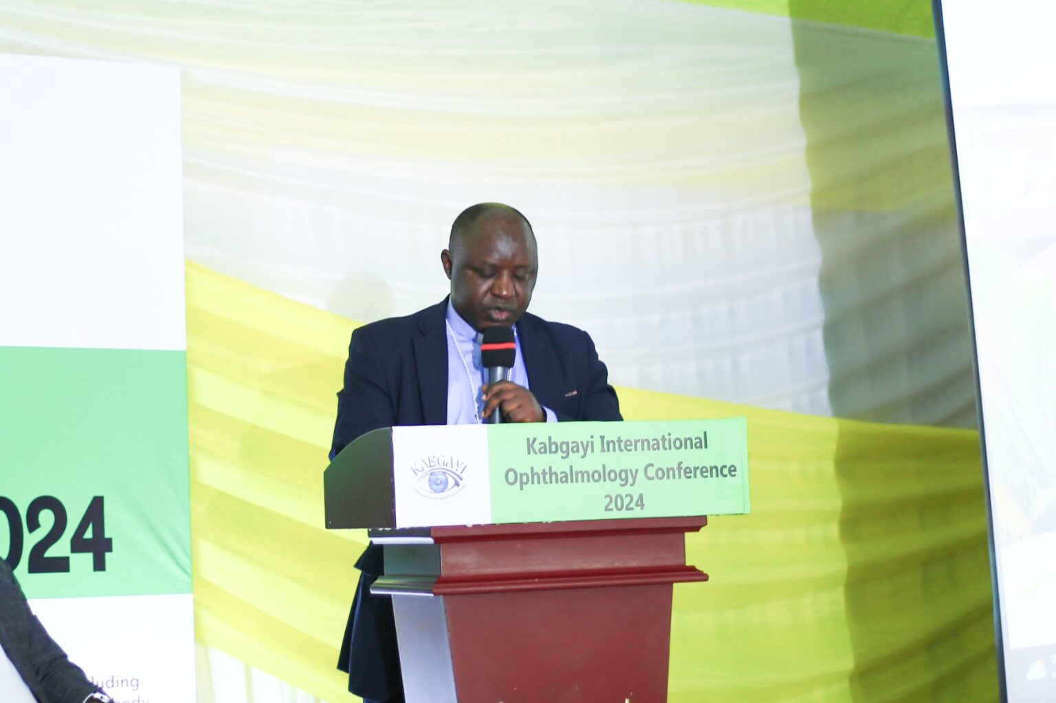 Myr Balthazar Ntivuguruzwa, umwepiskopi wa kabgayi ari nayo yubatsemo Ibitaro by'Amaso bya Kabgayi