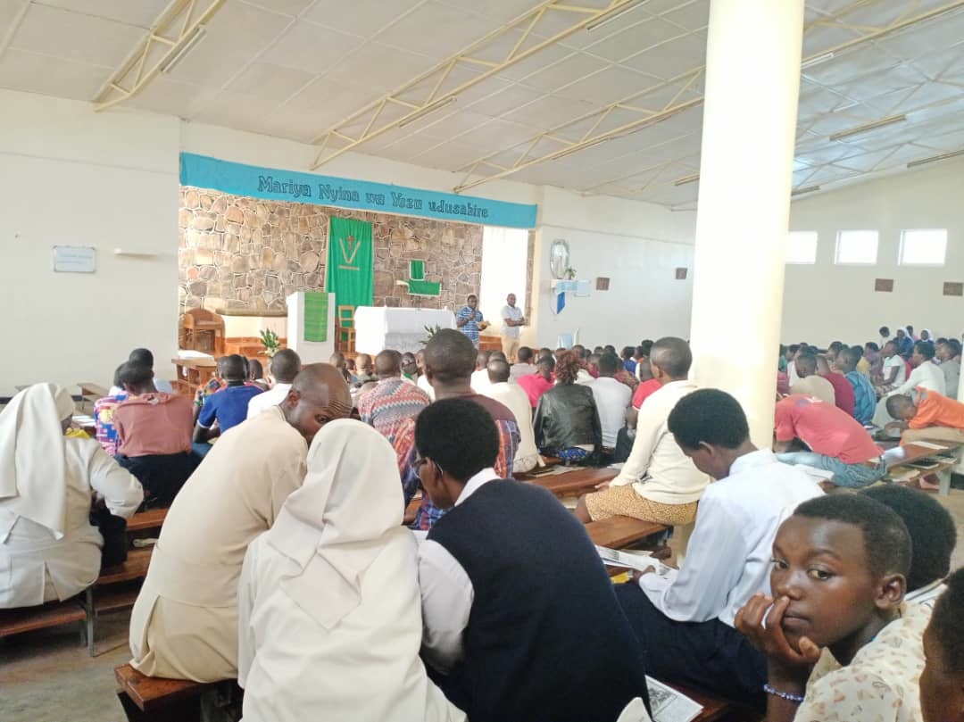 Bamwe mu rubyiruko rwa Diyosezi ya Butare barashinza ababyeyi gutambamira umuhamagaro w'abana babo
