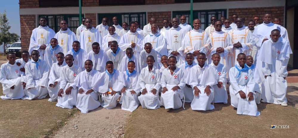 Nyabinyenga yaherukaga kwibaruka umupadiri muri 2004