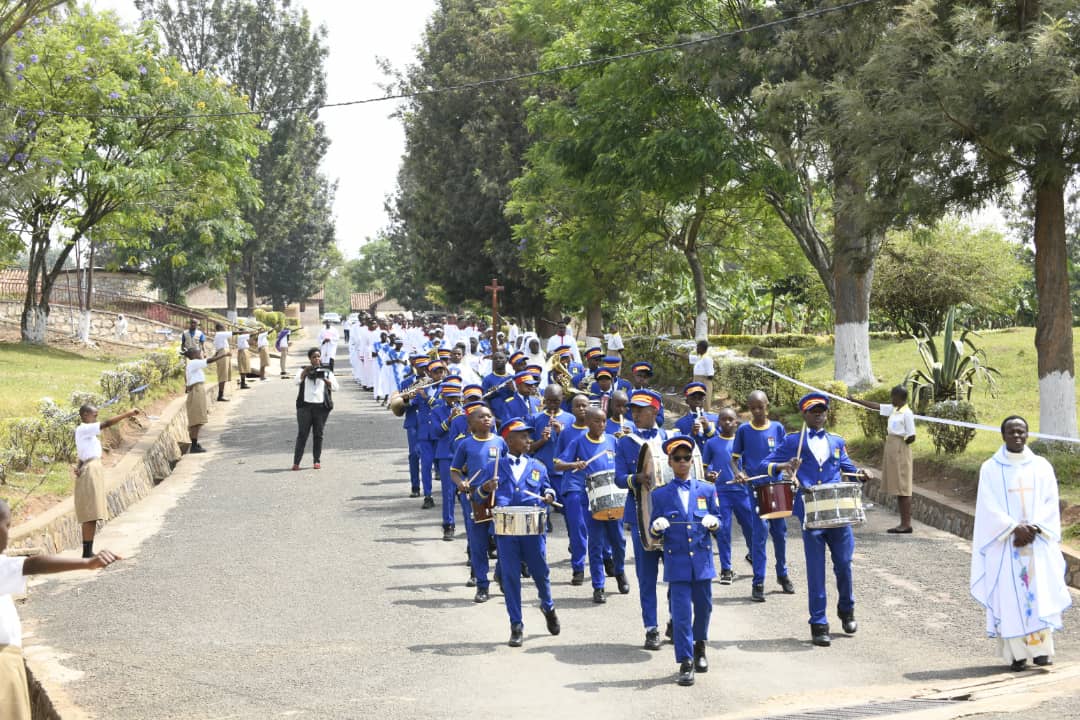 Fanfare ya Petit Seminaire Saint Leon Kabgayi inshuti y'ishuri rya Cite Nazareth Mbare yasusurukije ibirori bya Yubile y'imyaka 25