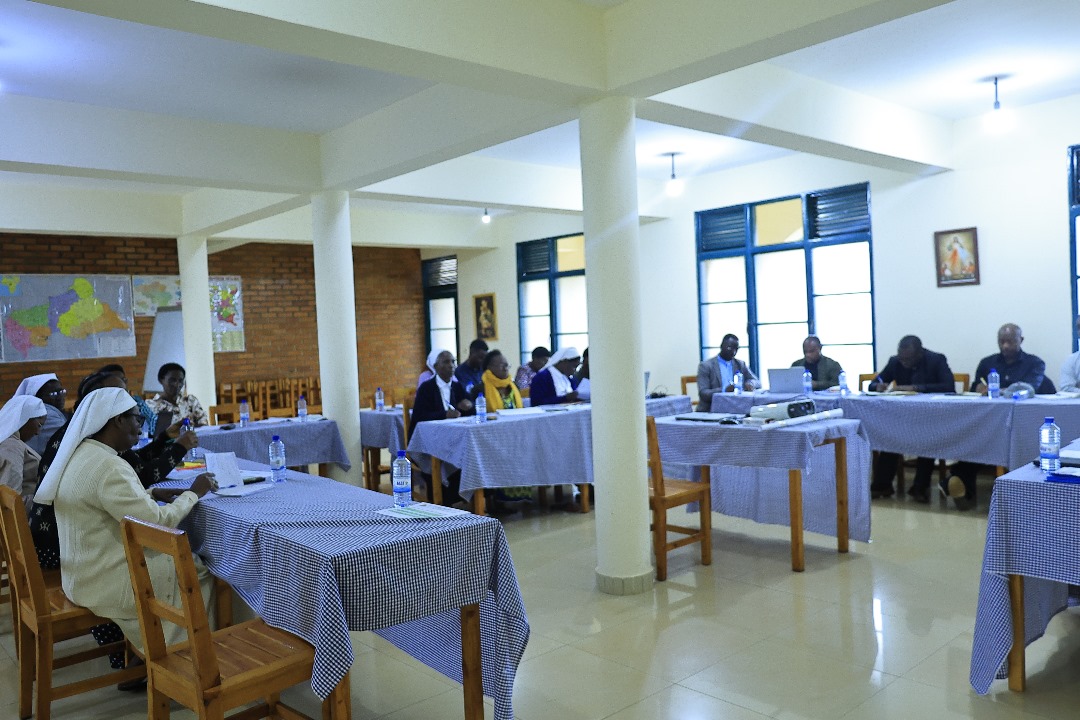 Kiliziya Gatolika irasaba umuryango gutega amatwi abakobwa bakiri bato mbere y’uko bahura n’ibibazo by’inda zitateganyijwe