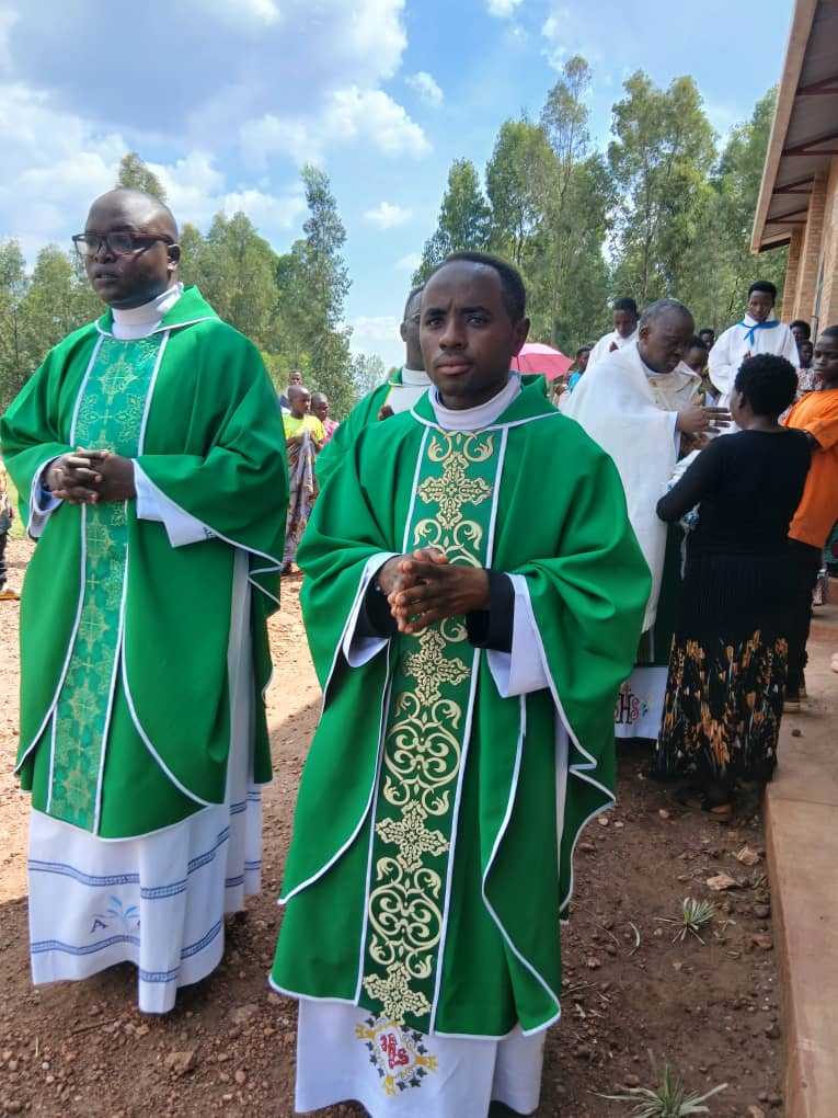 “Twabaye nk’abavuye mu bitotsi twishimye cyane” Imbamutima z’abakristu ba paruwasi eshatu za Diyosezi ya Byumba zabimburiye izindi gufungurwa