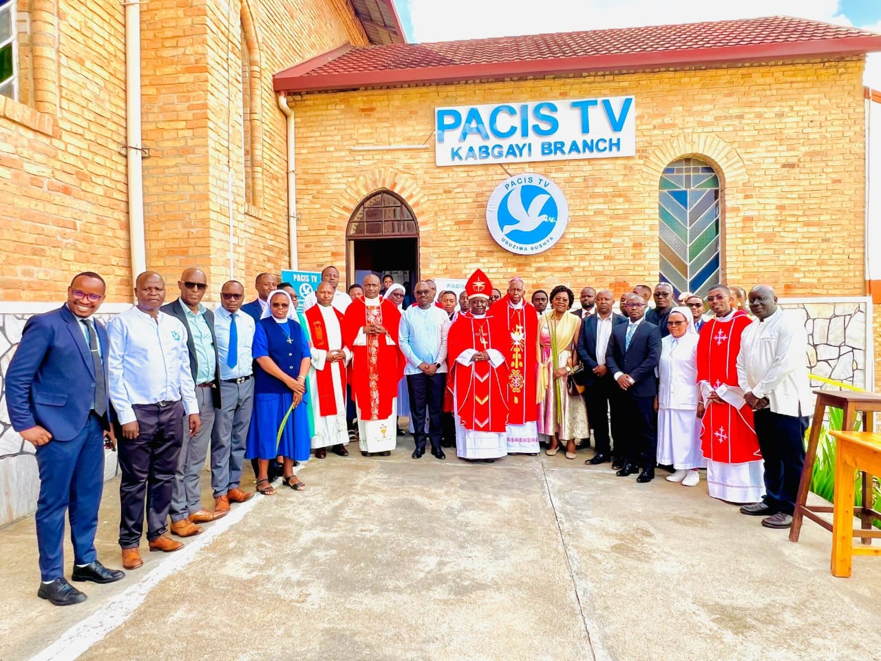 Amateka n’umubano wa Diyosezi ya Kabgayi na Arkidiyosezi ya Kigali byongeye gushimangirwa  n’ishami rya Pacis Tv ryafunguwe muri iyi Diyosezi.
