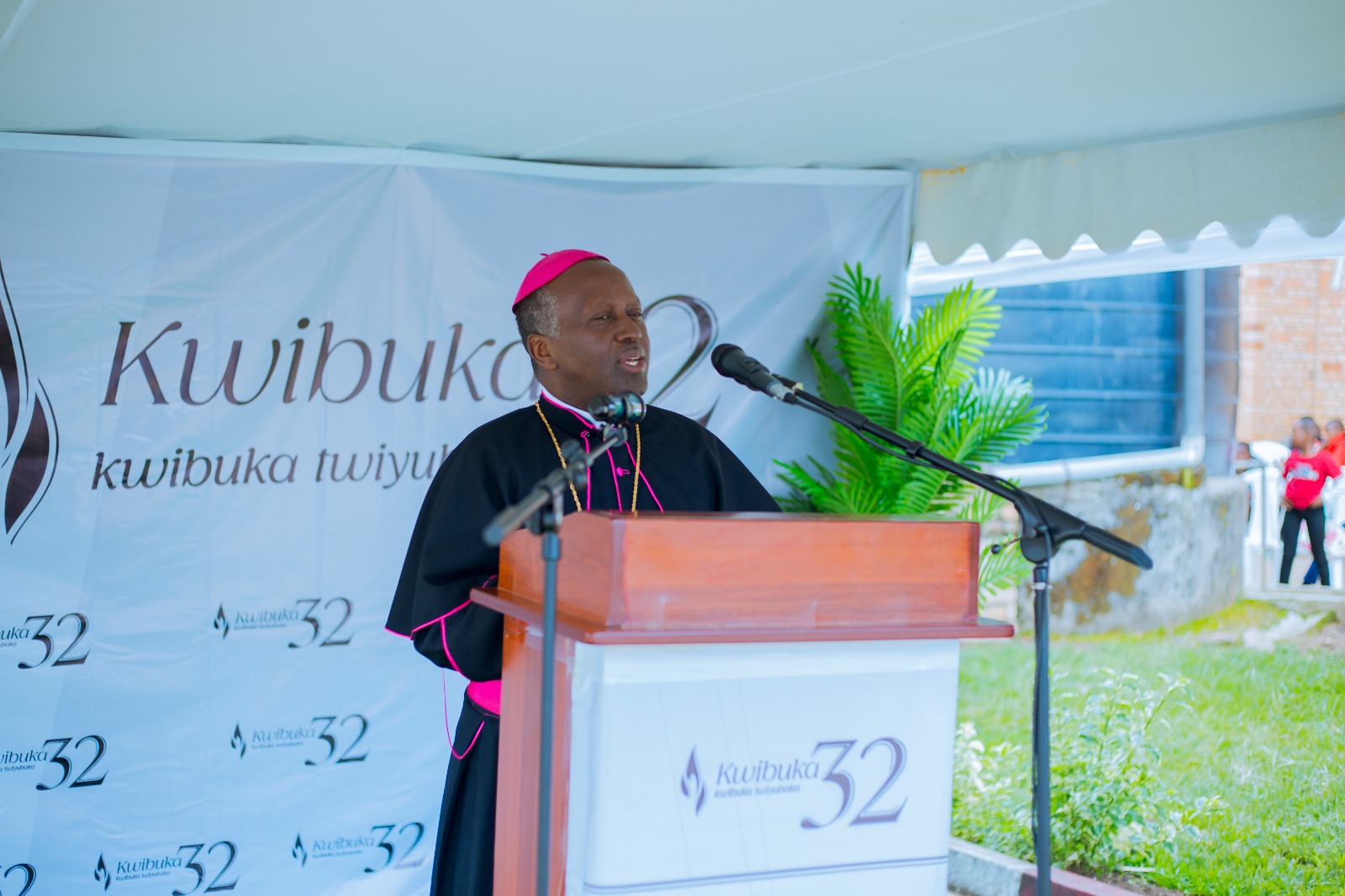 "Tugomba kugaya ababaye ibigwari ariko tukereka abana bacu n'ababaye intwari"Myr Ntagungira