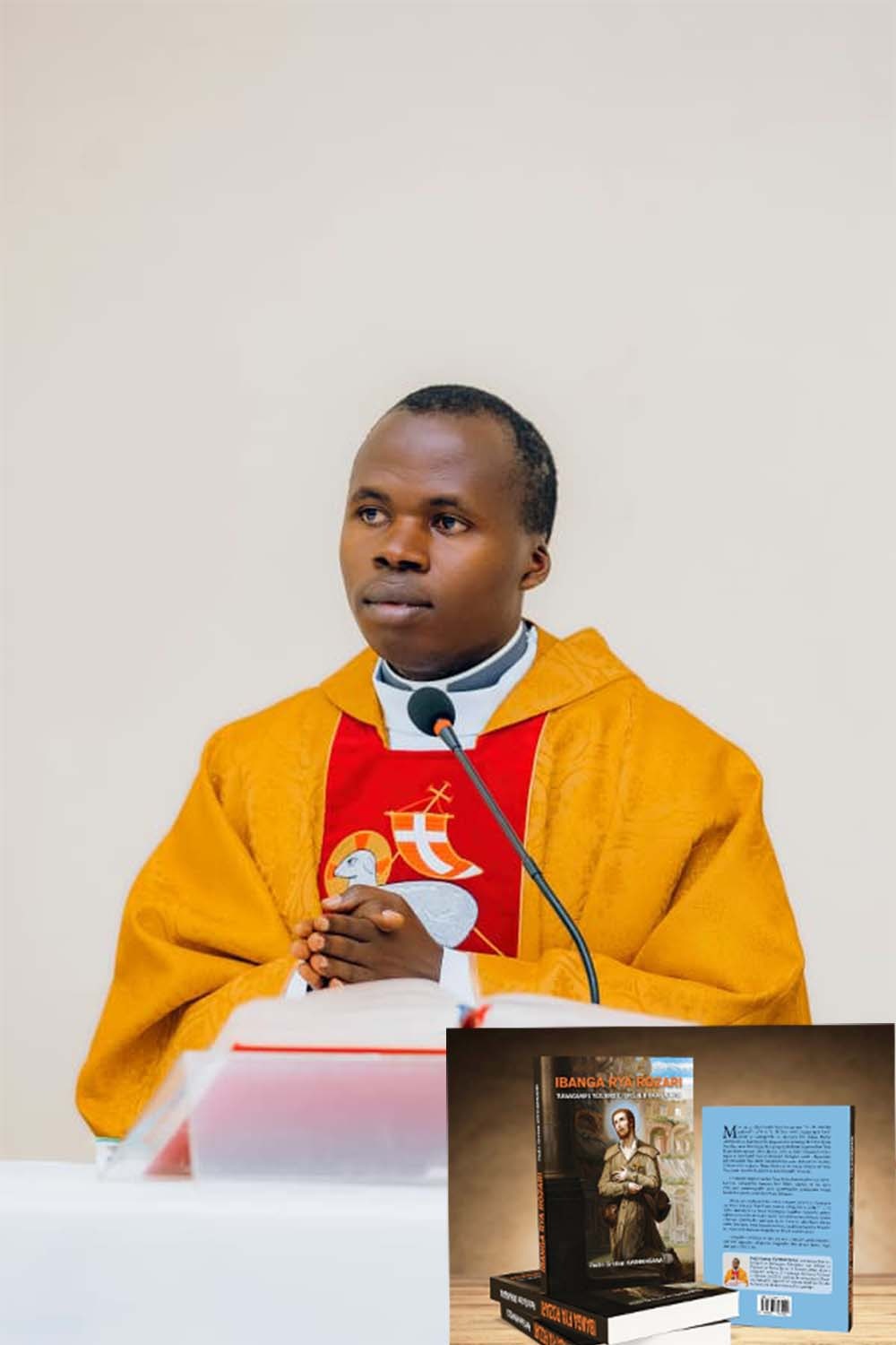 Padiri Gratien Kwihangana yasohoye igitabo gishya gisobanura ibanga rya Rozari n'uburyo bwo kuyivuga mu buryo bugeza ku busabaniramana