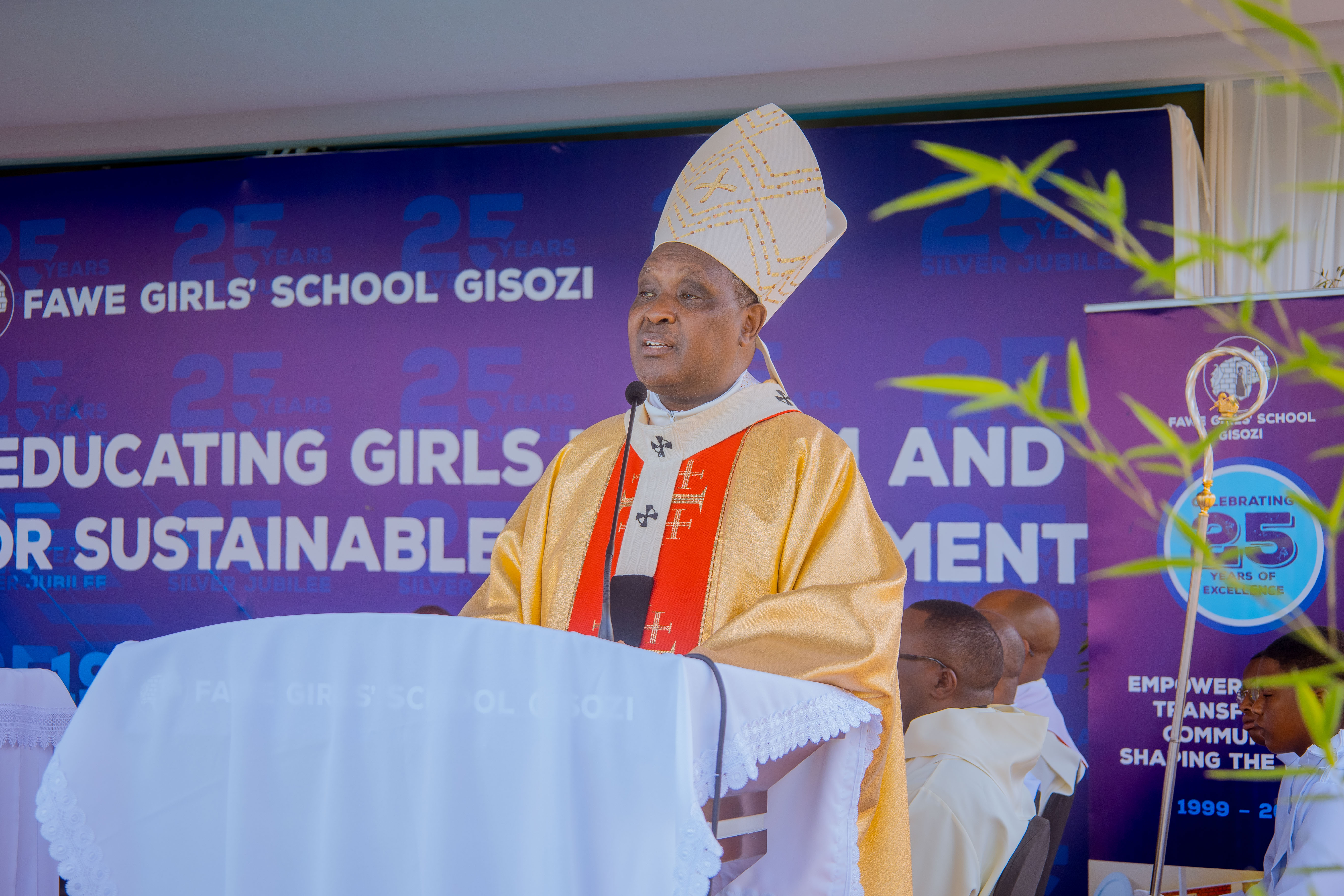 FAWE Girls School yahimbaje yubile y’Imyaka 25 imaze ivutse, Karidinali Kambanda yibutsa akamaro ko gusubira ku isoko