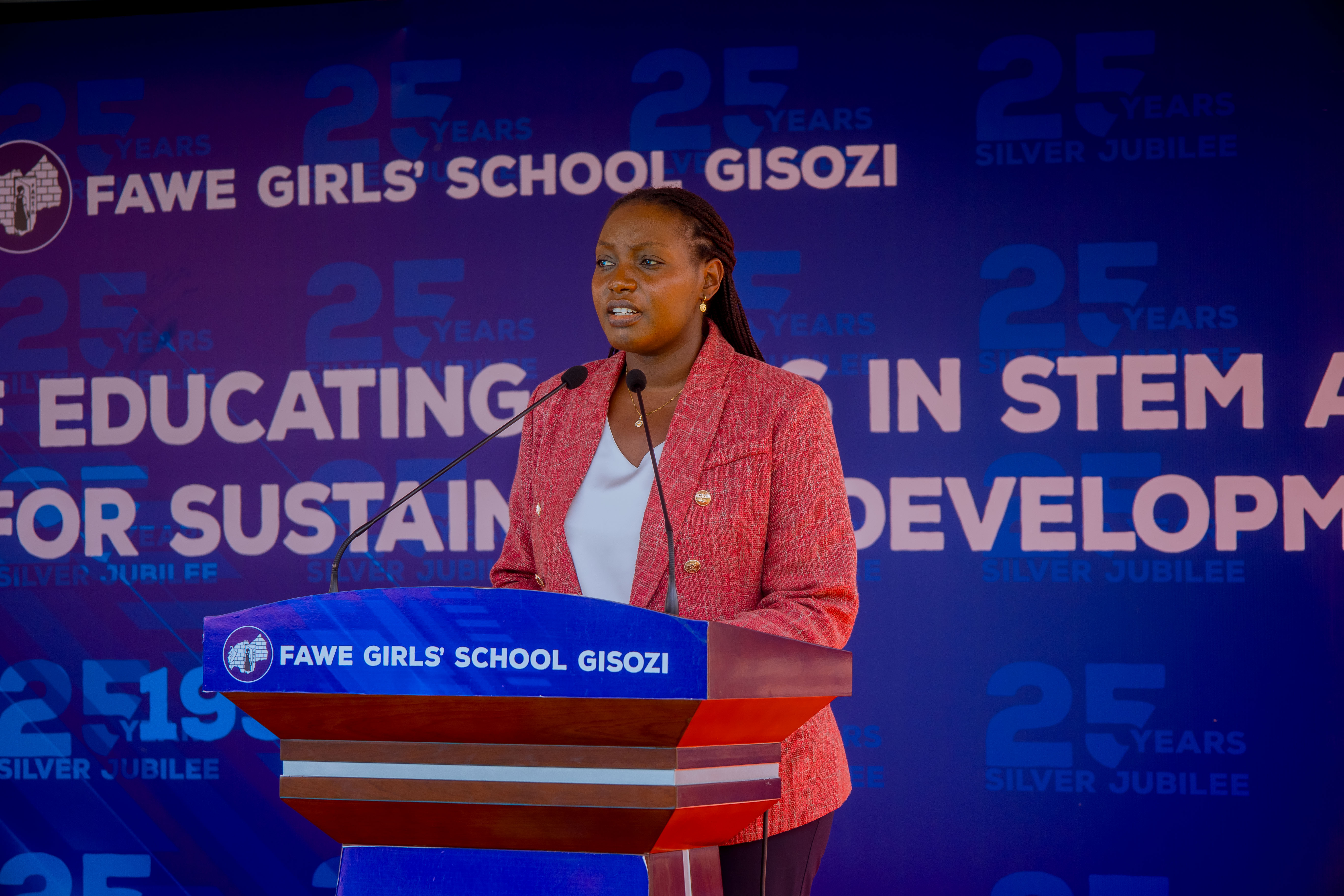 MINEDUC yasabye abanyeshuri ba FAWE Girls’ School gukoresha neza amahirwe bafite mu gutegurirwa kuyobora ejo hazaza