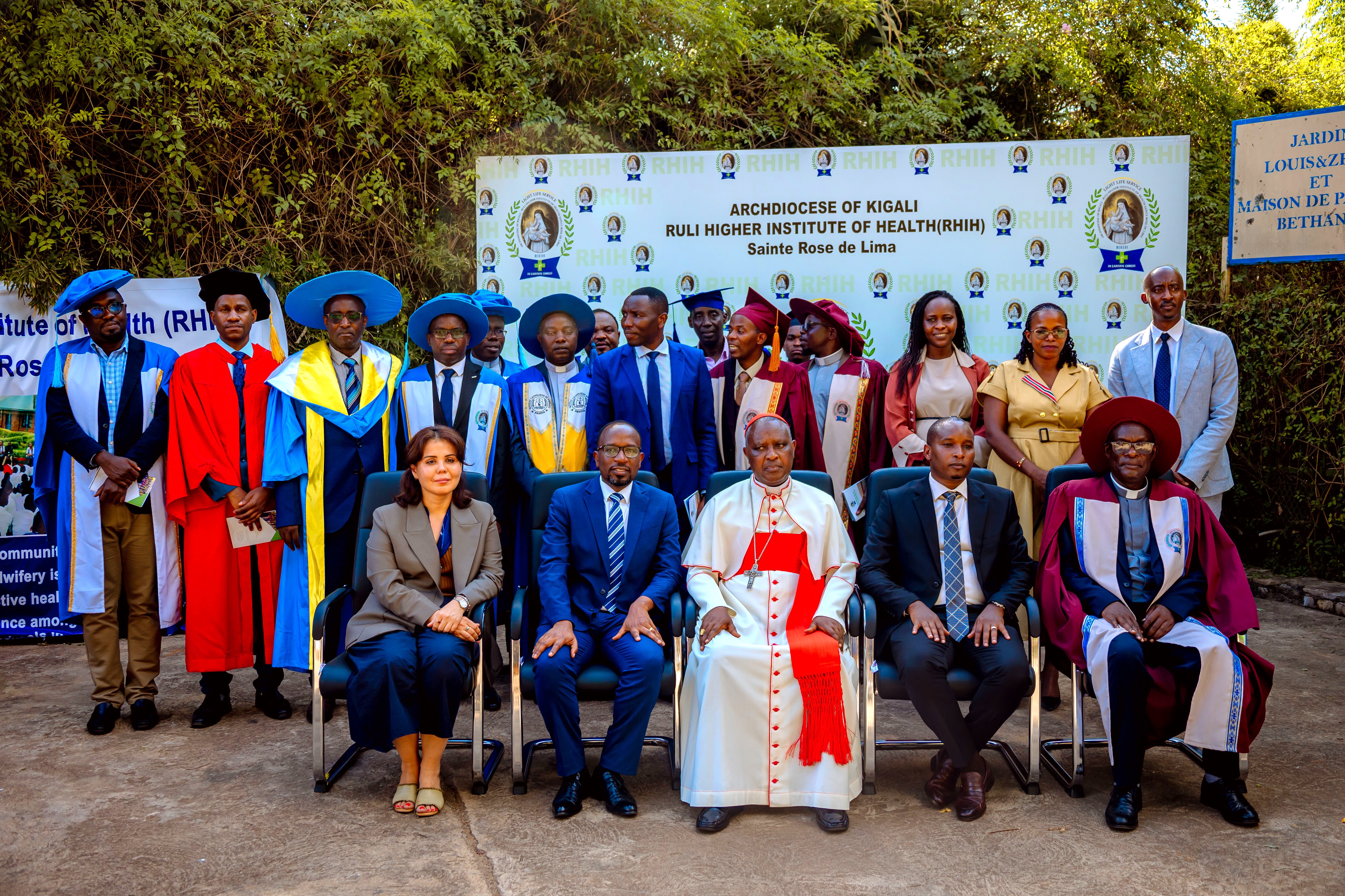 Icyo wamenya ku Ishuri Rikuru ry’Ubuzima ryashinzwe na Arkidiyosezi ya Kigali rikomeje gufasha u Rwanda kongera abaforomo n’ababyaza