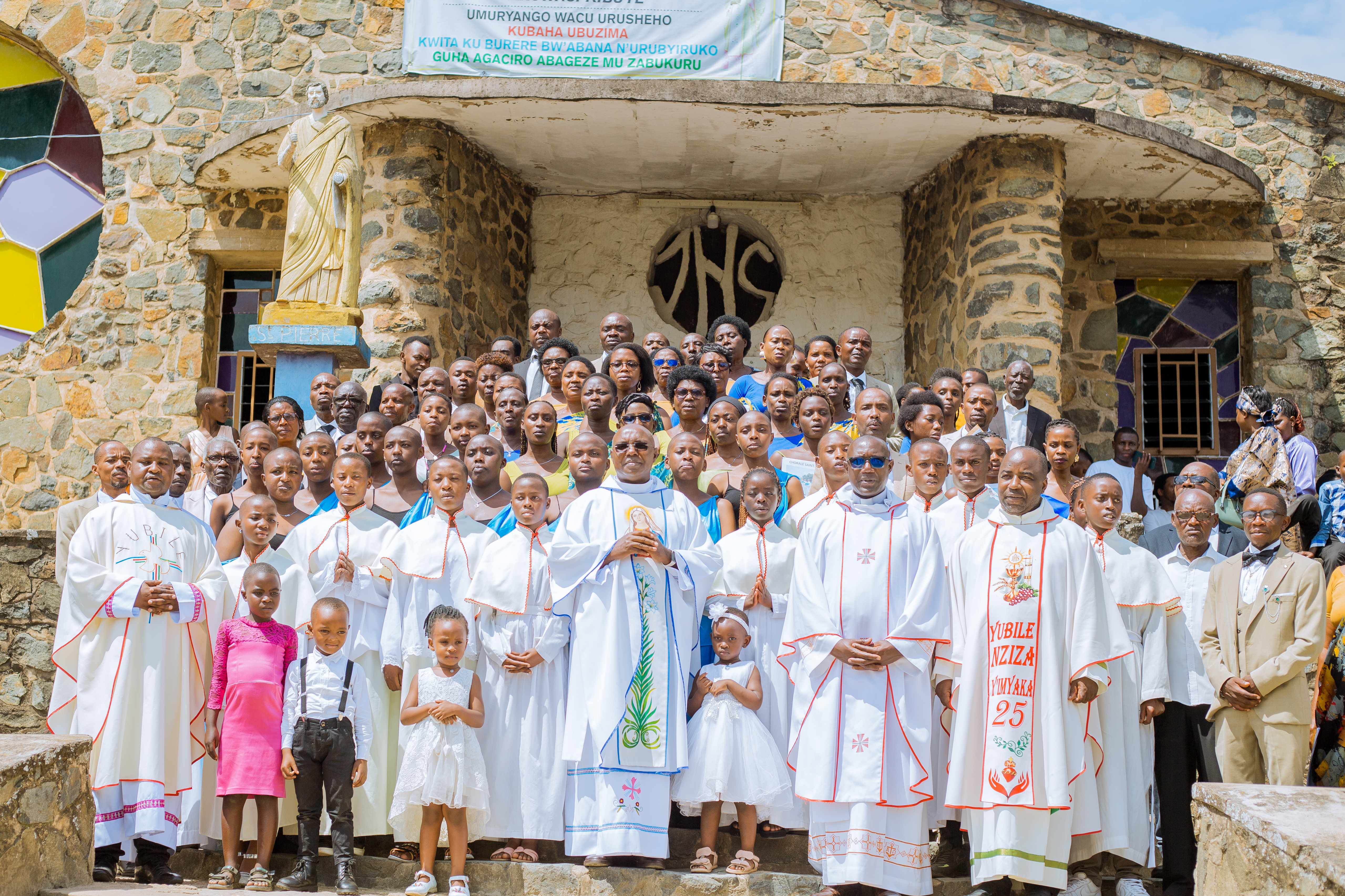 Kibuye: Chorale Saint Pierre Urumuli yatangije Yubile y’Imyaka 50, yishimira amateka yayo n’umusanzu ikomeje gutanga muri Liturujiya