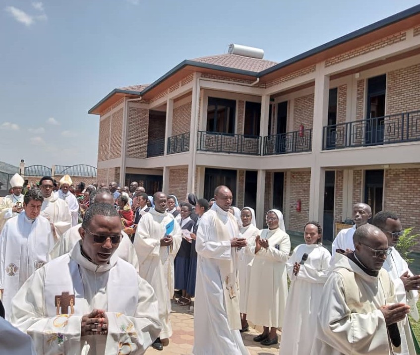 Kabgayi: Ababikira b’Abaja b’Urukundo batangije ikigo kizita ku bakecuru batagira kivurira