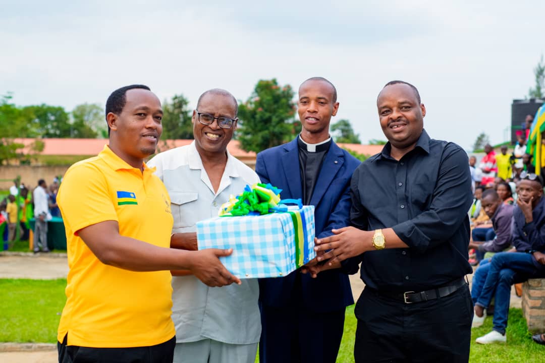 Umuyobozi w'Akarere ka Kamonyi yashimiwe uruhare agira mu guteza imbere siporo