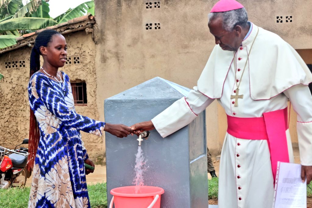 Kamonyi: Myr Smaragde yatashye Ivomero n'Ikiraro kijya kuri Paruwasi ya Kabuga