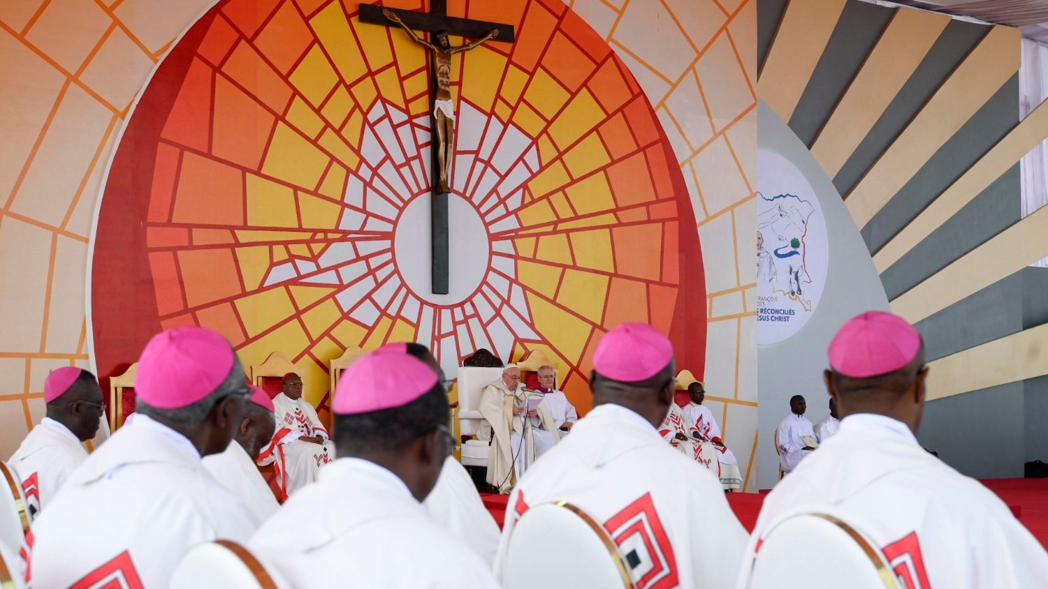 Kuba Abepiskopi bo mu Rwanda baragiye ari benshi muri Kongo kwakira Papa byatanze ubutumwa bukomeye