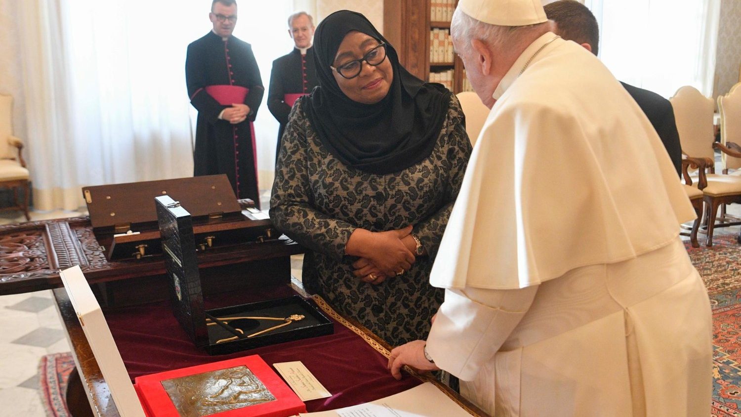 Papa Fransisiko na Perezida Suluhu i Vatikani