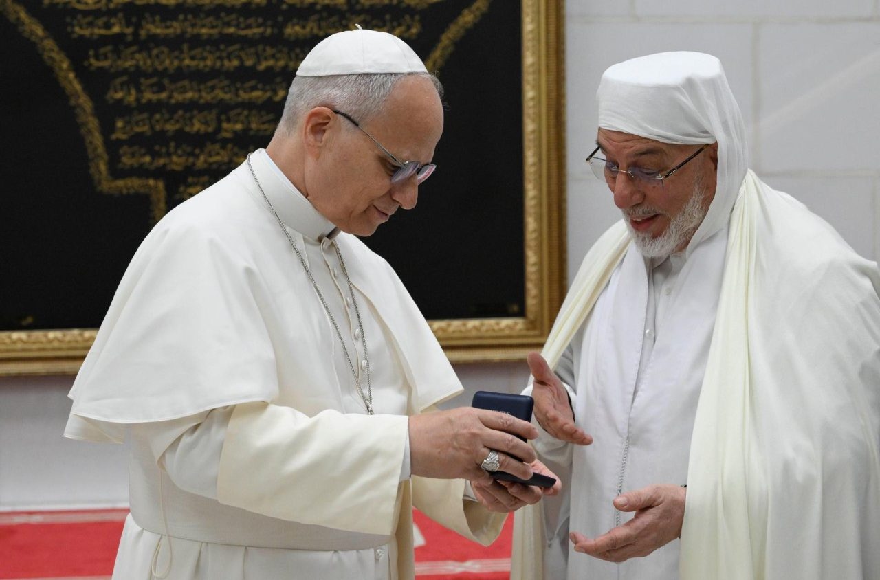 Papa Lewo wa XIV yasuye Umusigiti Mukuru wa Algiers, ashimangira kubahana no kubaka amahoro