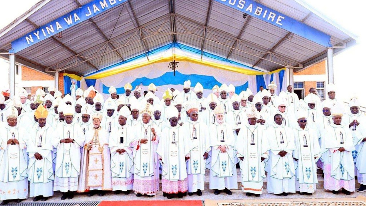 Abepiskopi Gatolika muri Afurika bihanganishije  Tanzania ku rupfu rwa Myr Bernardin Mfumbusa