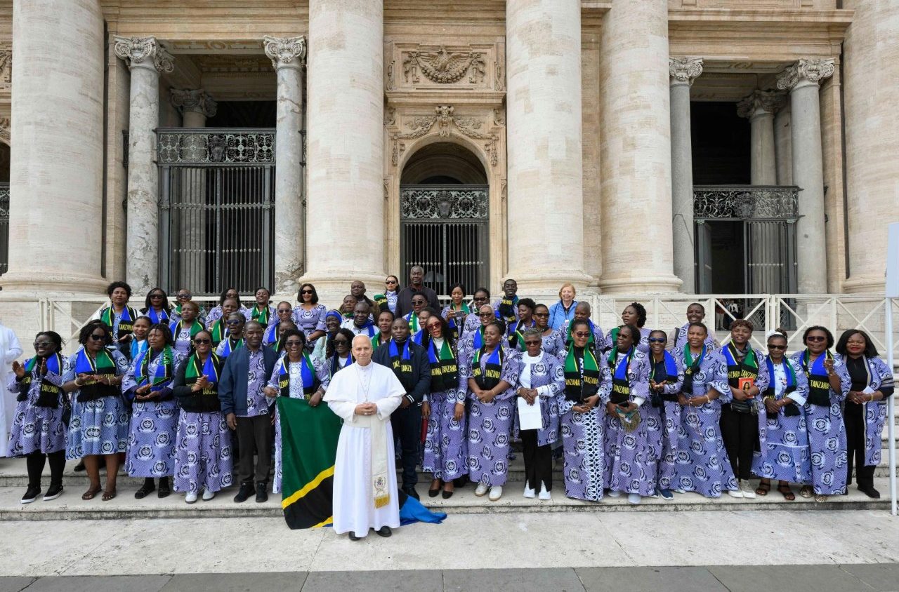 Papa Lewo wa XIV yakiriye Abanyatanzaniyakazi bari mu rugendonyobokamana  i Vatican