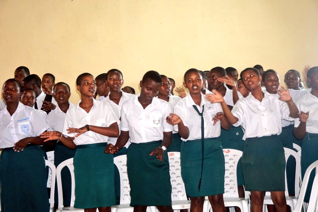 Abanyeshuri barishimira ko ibikorwa remezo bikomeje kwiyongera mu ishuri ryabo