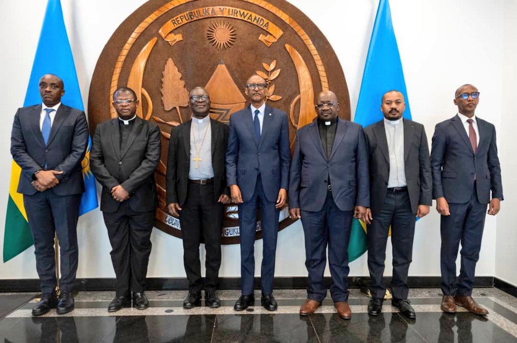 Perezida Kagame yakiriye Intumwa za Kiliziya Gatolika muri Kongo