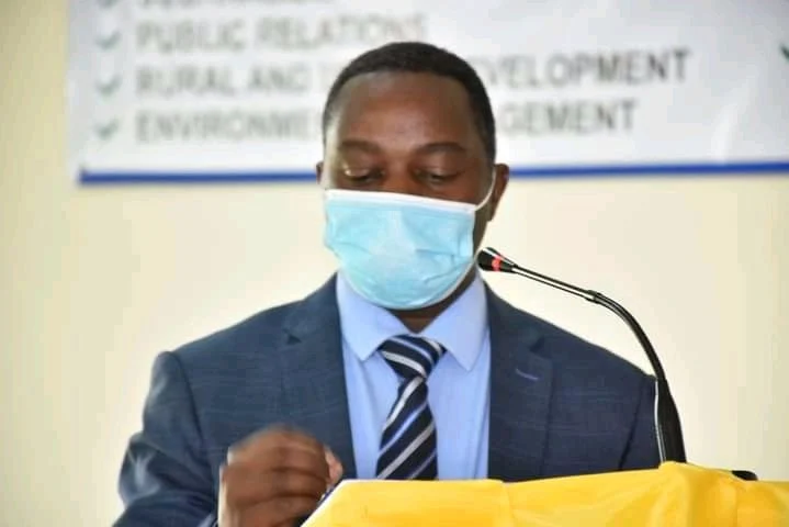 Ikiganiro kirambuye Padiri Fidele Dushimimana yagiranye na Kinyamateka nyuma y'aho igitabo "Kura Ujye Ejuru" yanditse, kemerewe na REB gukoreshwa mu mashuri y'u Rwanda