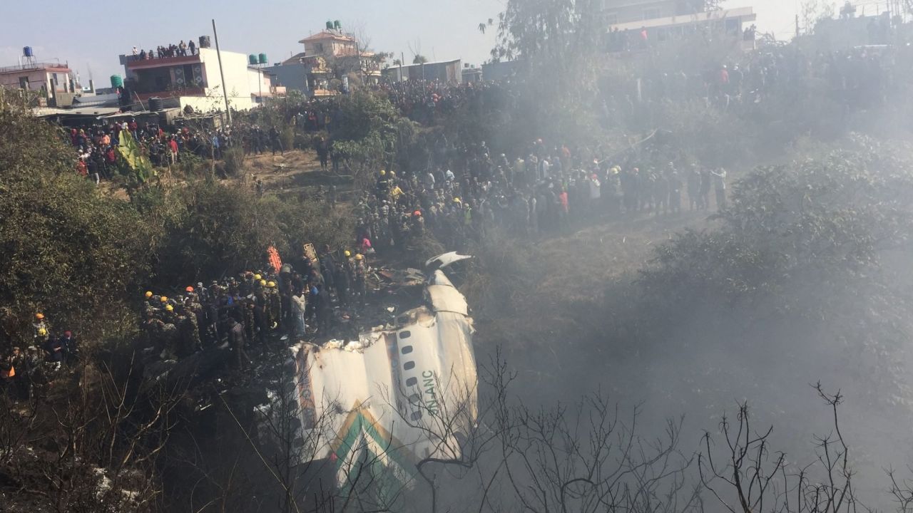 Papa Fransisiko yihanganishije imiryango yaburiye abayo mu mpanuka y’indege yahitanye abantu 69 muri Nepal