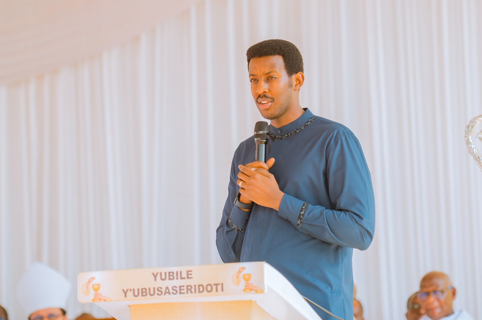 Iyo ushaka kwiyambura ipfunwe urabanza ukaryambara