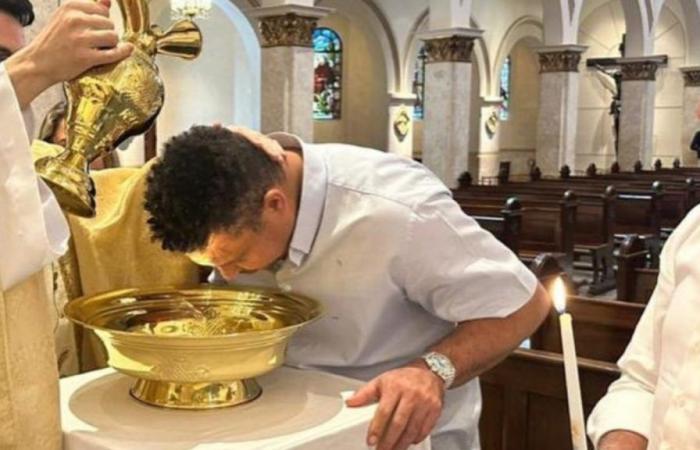 Umukinnyi w'icyamamare Ronaldo Luis Nazario de Lima yabatijwe muri Kiliziya Gatolika