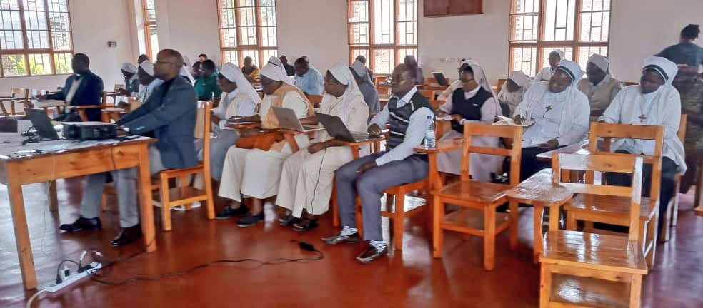 Amashuri y'Abiyeguriyimana yashimiwe uburezi atanga asabwa kurushaho gusubiza ibibazo bishya
