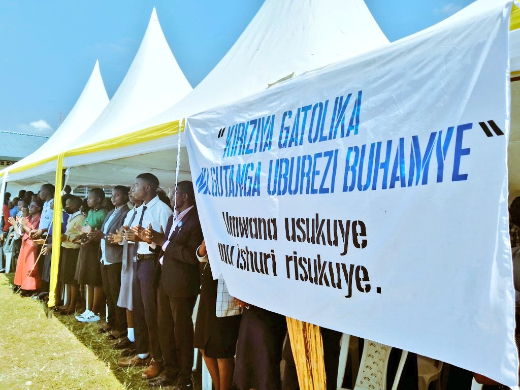 Insanganyamatsiko y'uyu mwaka igira iti "Umwana usukuye mu ishuri risukuye".