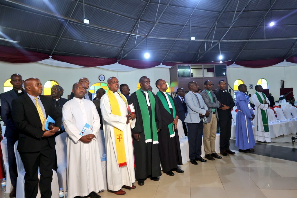 Amafoto: Abemera Kristu batangiye icyumweru cyo gusabira ubumwe