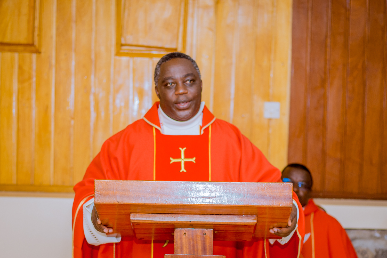 Padiri Eugene Niyonzima wari umuyobozi mukuru  w'umuryango w'abapalotini